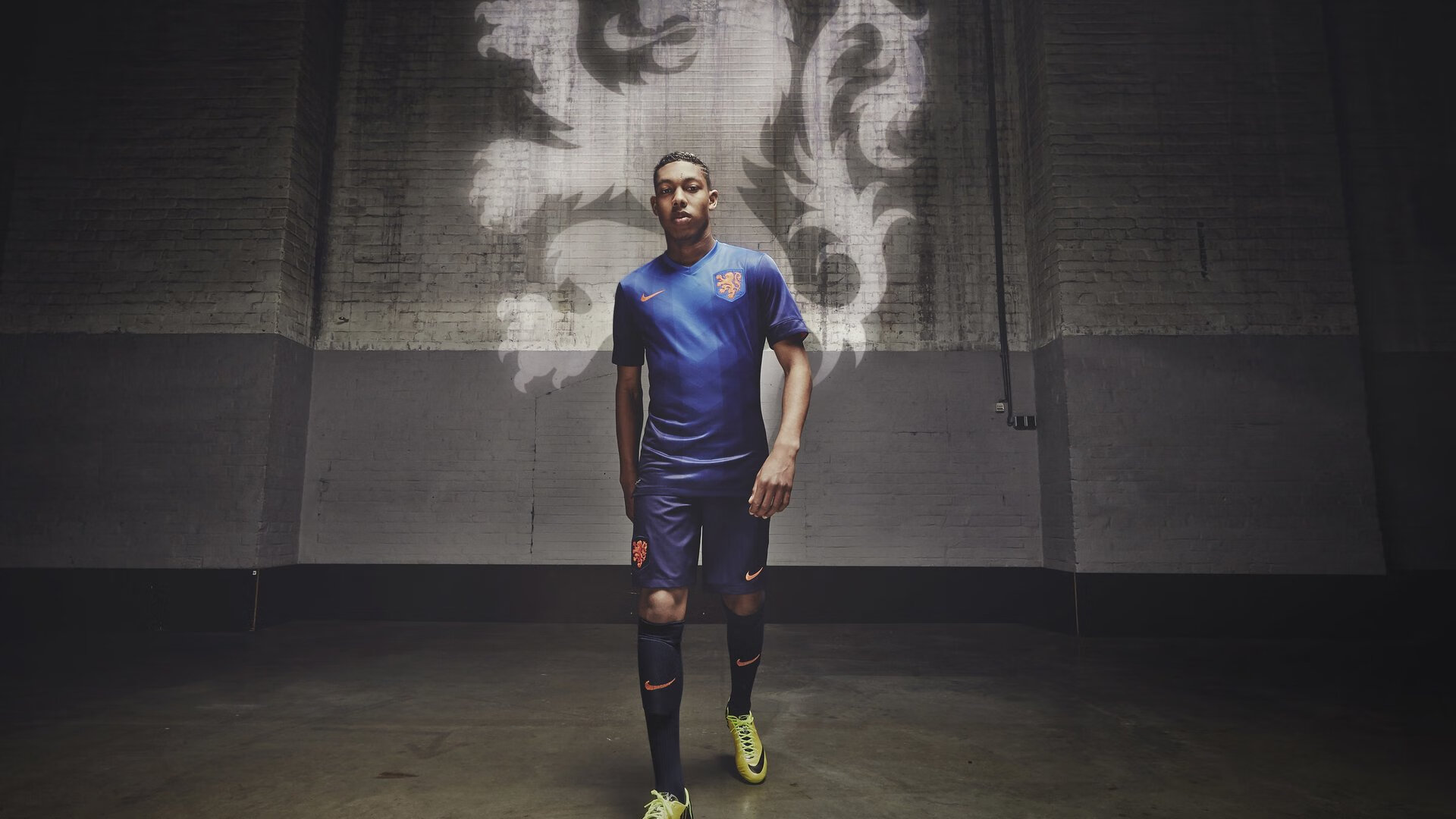 九游下载官网-全黑队通过精准的球场布局，创造进攻机会，全黑队战舞